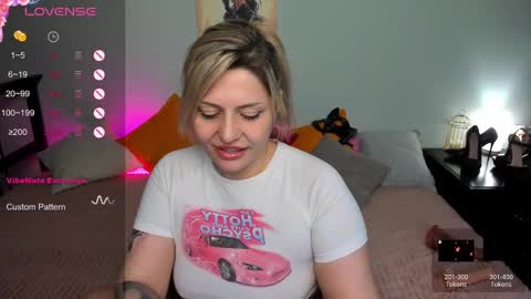 Snapshot of jully_rox chatting on February 26, 2:27 pm Jully online show from February 26, 2:27 pm