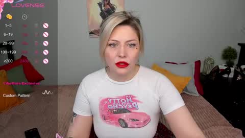 Snapshot of jully_rox chatting on February 15, 8:44 am Jully online show from February 15, 8:44 am