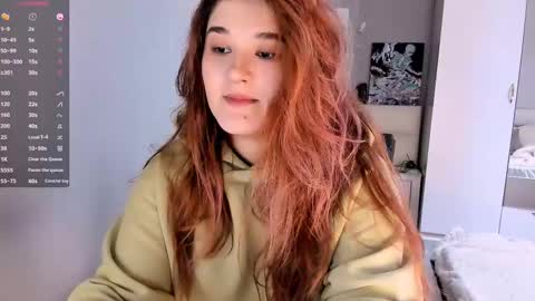 Snapshot of july_slowdive chatting on December 14, 10:56 am Julie online show from December 14, 10:56 am