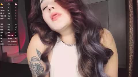 Snapshot of july_slowdive chatting on October 27, 11:50 am Julie online show from October 27, 11:50 am