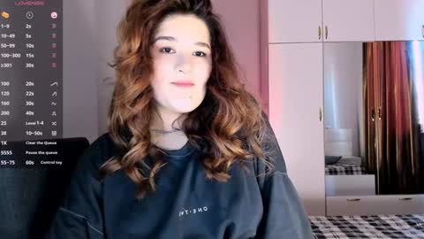 Snapshot of july_slowdive chatting on January 28, 11:28 am Julie online show from January 28, 11:28 am