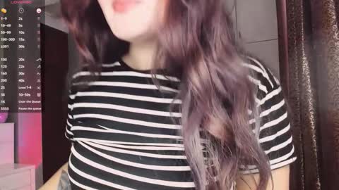 Snapshot of july_slowdive chatting on October 29, 6:29 am Julie online show from October 29, 6:29 am