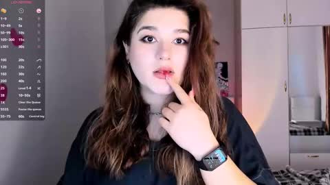 Snapshot of july_slowdive chatting on February 17, 9:03 am Julie online show from February 17, 9:03 am