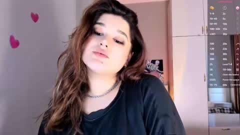 Snapshot of july_slowdive chatting on February 12, 8:49 am Julie online show from February 12, 8:49 am