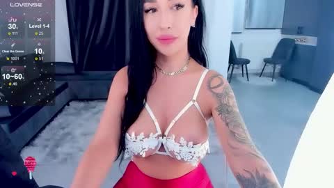 Snapshot of julya_hott chatting on December 13, 9:30 pm julya online show from December 13, 9:30 pm