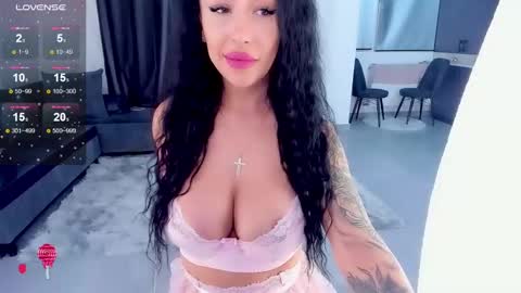 Snapshot of julya_hott chatting on January 7, 8:21 pm julya online show from January 7, 8:21 pm