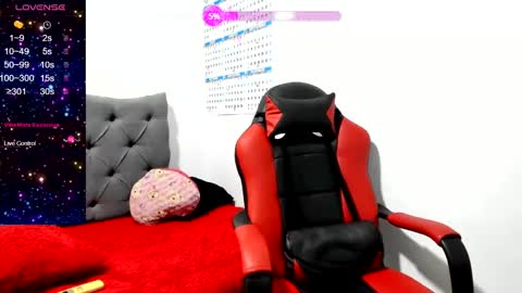Snapshot of julya_smith_69 chatting on December 10, 4:27 pm Julya Smith online show from December 10, 4:27 pm