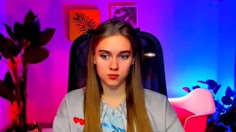 junewoods online show from November 13, 7:40 am