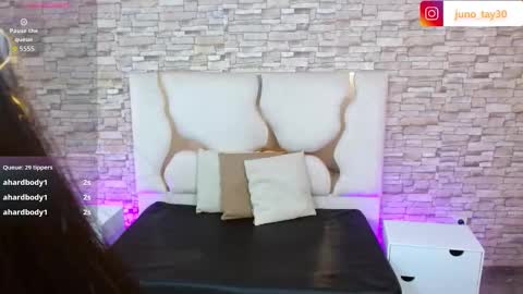 Snapshot of juno_tay chatting on November 1, 12:09 pm JUNO online show from November 1, 12:09 pm