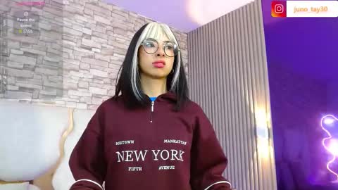 Snapshot of juno_tay chatting on October 25, 11:51 am JUNO online show from October 25, 11:51 am