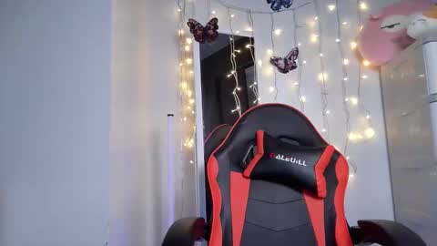 Snapshot of junovaughn chatting on October 13, 2:14 am junovaughn online show from October 13, 2:14 am