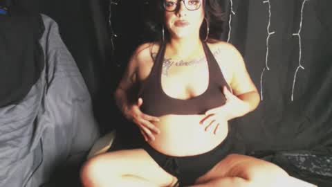 Layla online show from March 28, 9:42 am