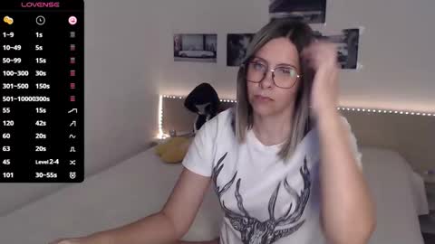 Julie online show from October 15, 3:47 pm