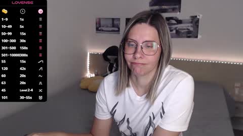 Julie online show from October 6, 4:29 am