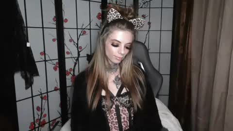 K8X4U LOVE ME online show from January 20, 5:15 am