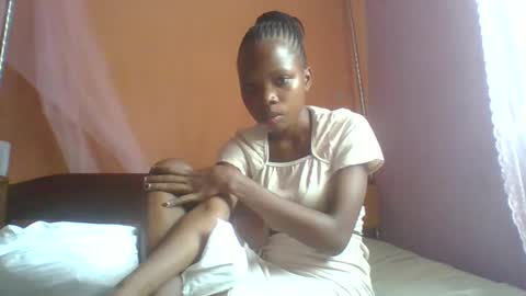 Snapshot of kadzo23 chatting on December 5, 10:33 am Kadzo online show from December 5, 10:33 am
