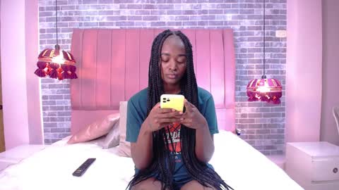 Snapshot of kaiadebayo chatting on December 4, 11:57 pm Angie  online show from December 4, 11:57 pm