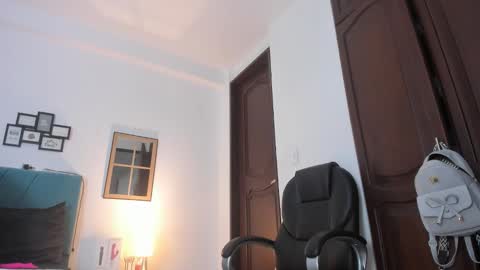 Snapshot of kam_lopez chatting on October 4, 1:00 am Kamilalopez online show from October 4, 1:00 am