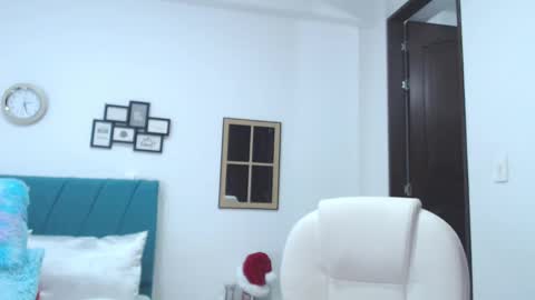 Kamilalopez online show from December 19, 11:25 pm