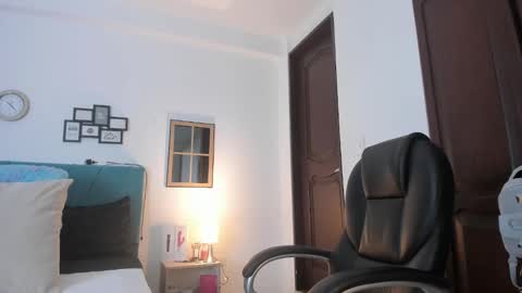 Snapshot of kam_lopez chatting on October 2, 11:32 pm Kamilalopez online show from October 2, 11:32 pm