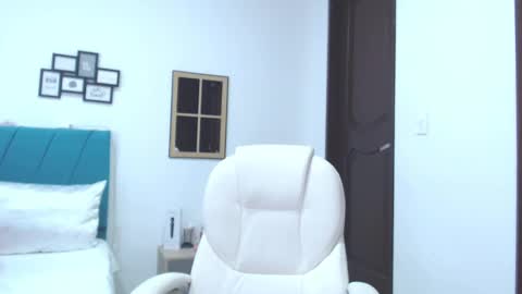 Kamilalopez online show from December 8, 10:36 pm