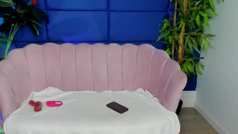 Snapshot of kamafeels chatting on October 15, 5:32 am KamaFeels online show from October 15, 5:32 am