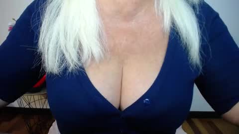 Snapshot of kamaliasim chatting on October 12, 8:22 pm KamaliaSim online show from October 12, 8:22 pm