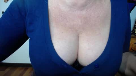 Snapshot of kamaliasim chatting on October 17, 6:33 pm KamaliaSim online show from October 17, 6:33 pm