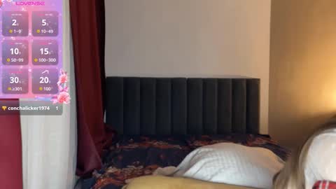 Amilia online show from October 31, 7:07 pm