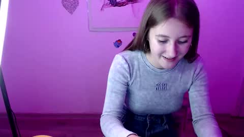 Snapshot of kamilla_love_ chatting on September 20, 2:59 pm kamilla_love_ online show from September 20, 2:59 pm