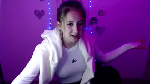 Snapshot of kamilla_love_ chatting on September 23, 4:05 pm kamilla_love_ online show from September 23, 4:05 pm
