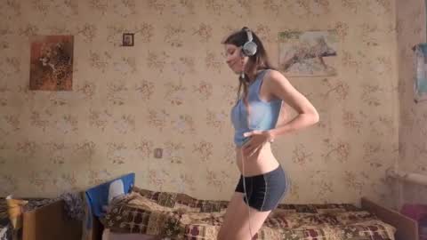 Mari  Simmons online show from October 3, 7:24 am