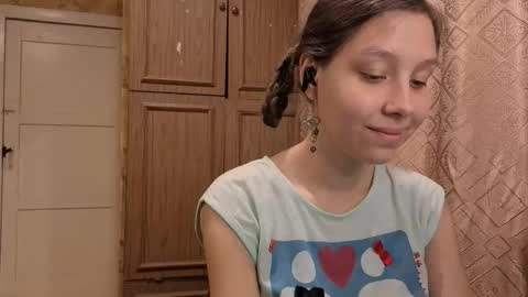 Mari  Simmons online show from November 4, 3:00 am