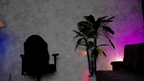 Snapshot of kaow65 chatting on October 23, 4:51 am Emma online show from October 23, 4:51 am