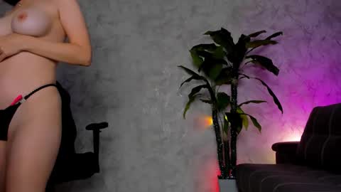 Snapshot of kaow65 chatting on October 14, 4:15 am Emma online show from October 14, 4:15 am