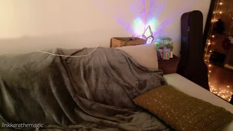 Snapshot of karathemagic chatting on February 5, 8:54 am I am here around 5am GMT karathemagic online show from February 5, 8:54 am
