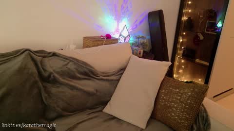 Snapshot of karathemagic chatting on February 23, 8:00 am I am here around 5am GMT karathemagic online show from February 23, 8:00 am