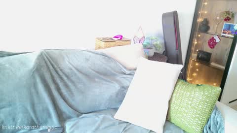 Snapshot of karathemagic chatting on February 22, 7:56 am I am here around 5am GMT karathemagic online show from February 22, 7:56 am