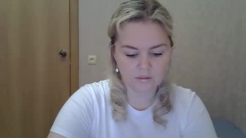 karennelsonx online show from March 3, 10:32 am