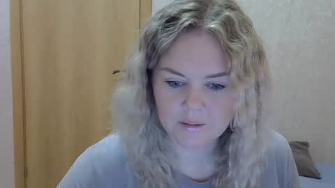 Snapshot of karennelsonx chatting on October 17, 3:37 pm karennelsonx online show from October 17, 3:37 pm