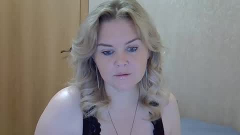 Snapshot of karennelsonx chatting on October 7, 8:30 am karennelsonx online show from October 7, 8:30 am