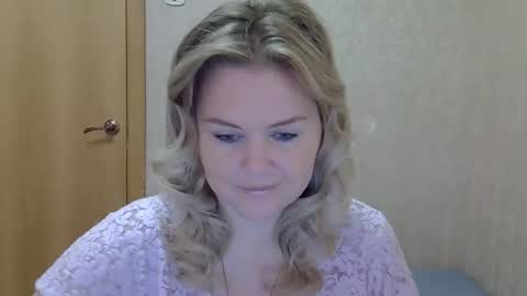 Snapshot of karennelsonx chatting on October 31, 9:13 am karennelsonx online show from October 31, 9:13 am