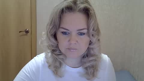 Snapshot of karennelsonx chatting on October 14, 10:29 am karennelsonx online show from October 14, 10:29 am