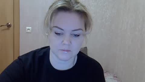 karennelsonx online show from March 12, 1:51 pm