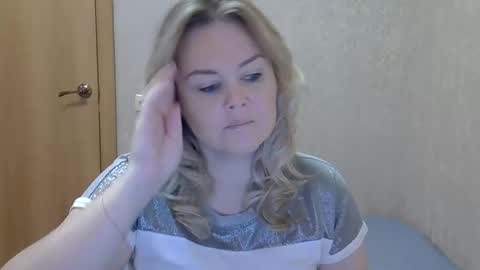 Snapshot of karennelsonx chatting on October 30, 9:00 am karennelsonx online show from October 30, 9:00 am