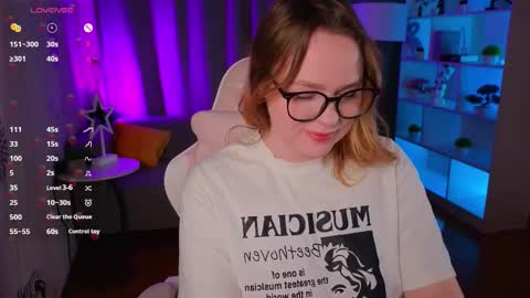 Snapshot of kari_lunna chatting on September 19, 3:27 am Karoline online show from September 19, 3:27 am