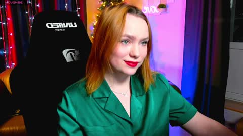 Snapshot of kari_lunna chatting on December 24, 3:49 am Karoline online show from December 24, 3:49 am