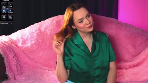 Snapshot of kari_lunna chatting on December 7, 3:14 am Karoline online show from December 7, 3:14 am