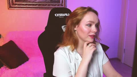 Snapshot of kari_lunna chatting on December 13, 3:49 am Karoline online show from December 13, 3:49 am