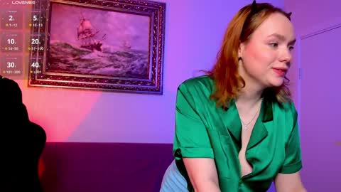 Snapshot of kari_lunna chatting on December 14, 4:45 am Karoline online show from December 14, 4:45 am